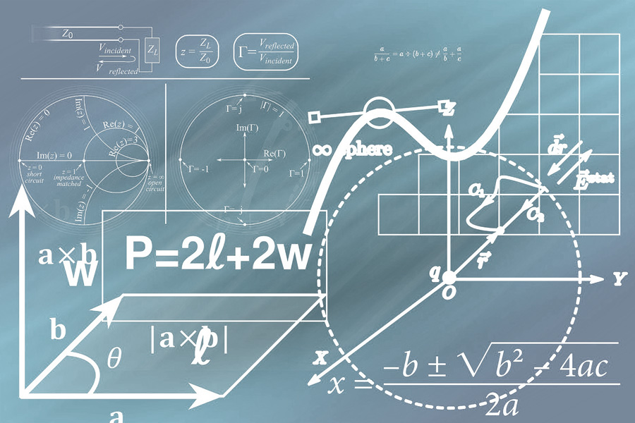 Tafel mit Formeln symbolisch für das Fach Mathematik