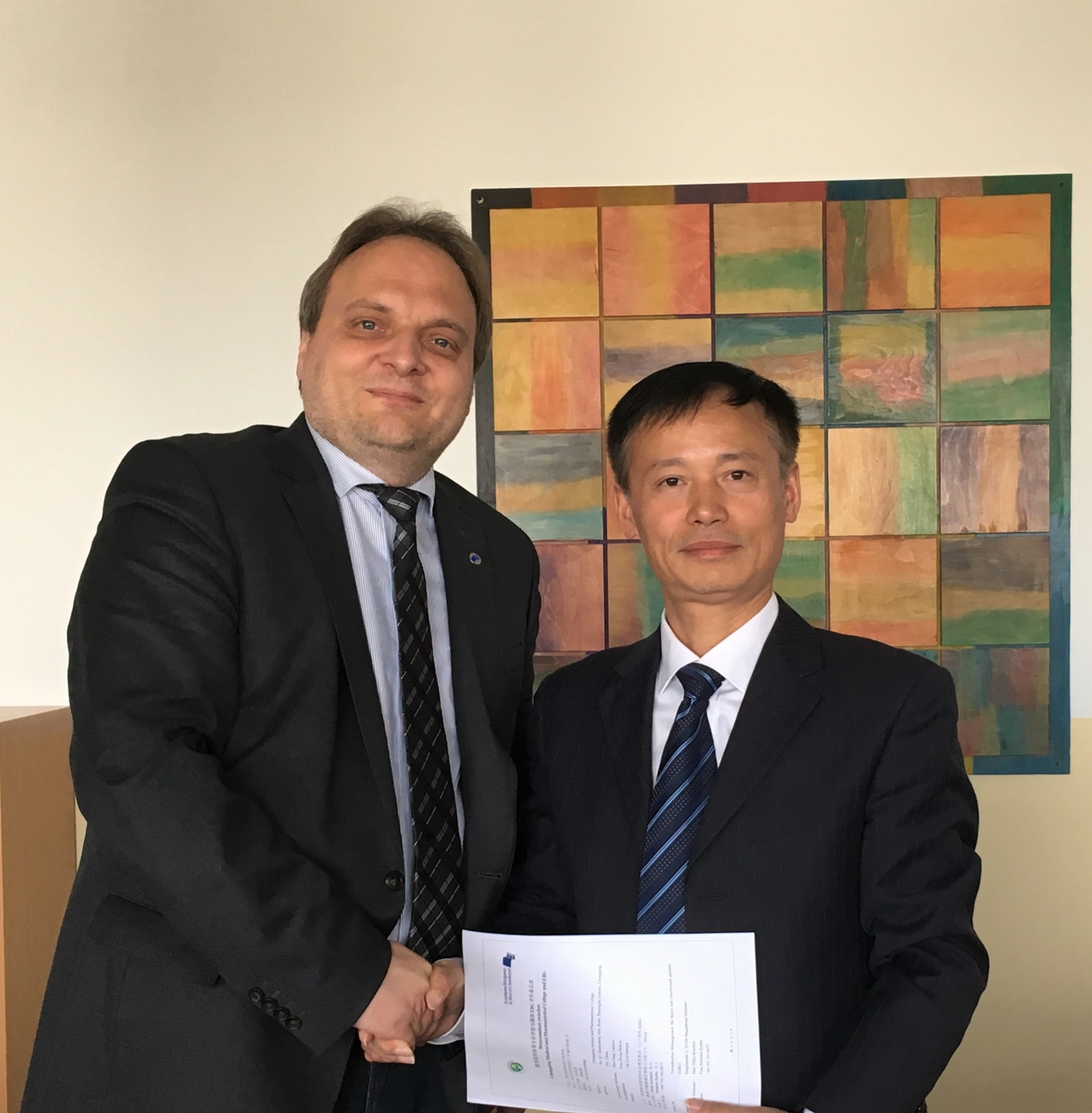 unterzeichnet: Kooperationsvereinbarung mit Chongqing